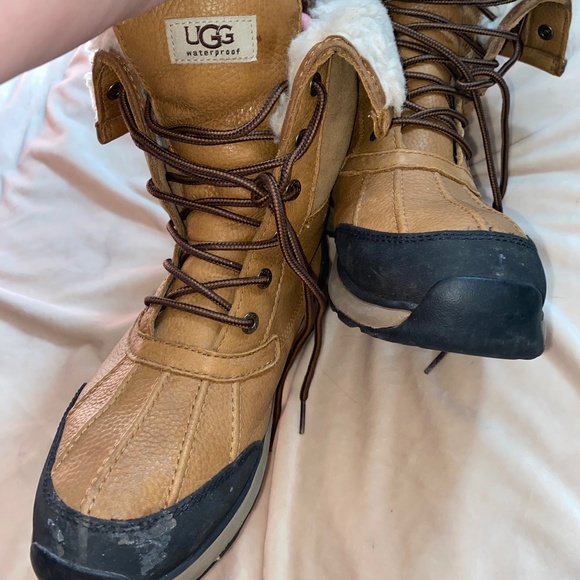 Women’s Like new Ugg Adirondack iii boots size 10